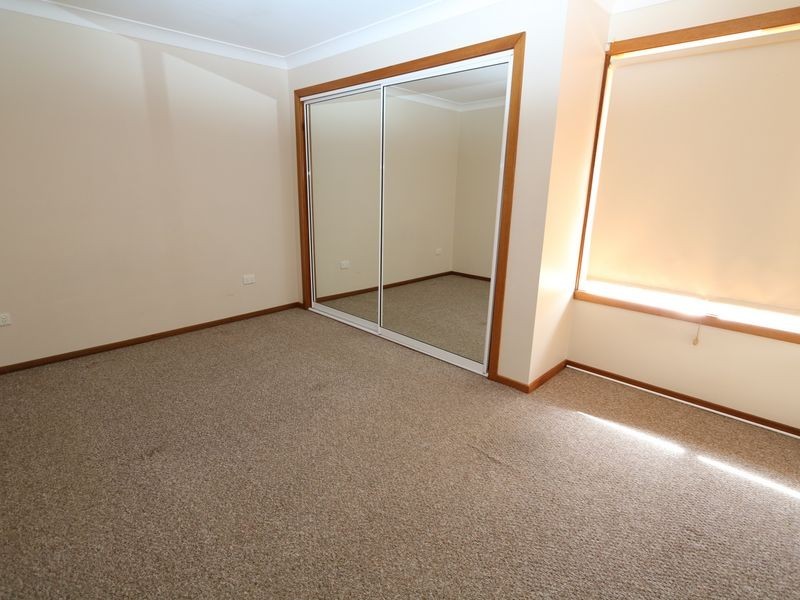 9 Langi Crescent, Glenfield Park NSW 2650