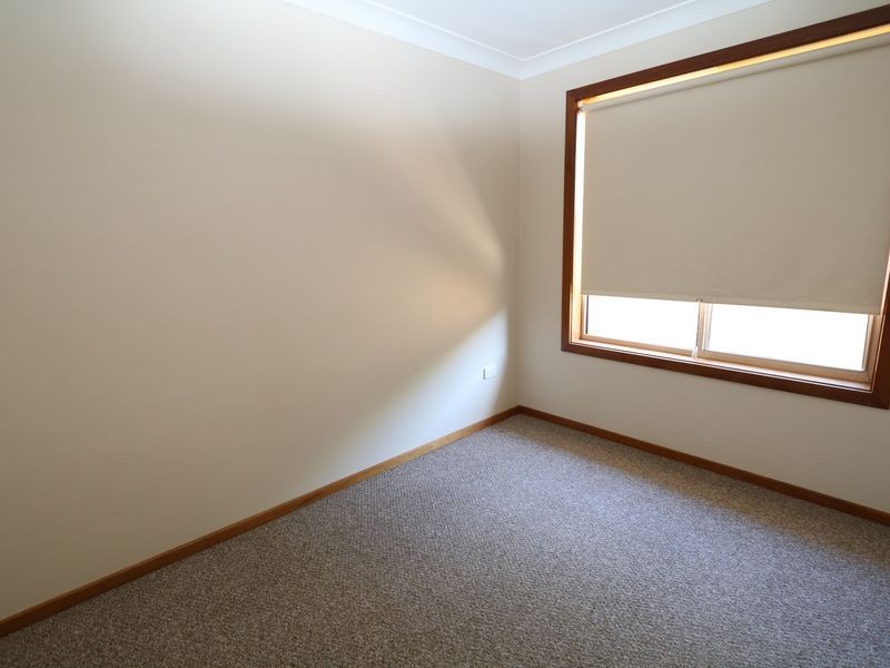 9 Langi Crescent, Glenfield Park NSW 2650