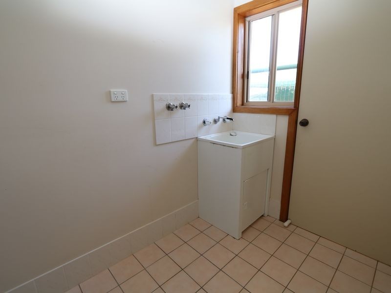 9 Langi Crescent, Glenfield Park NSW 2650