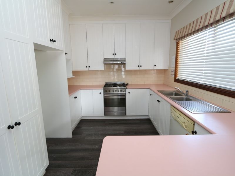 2 Shiralee Place, Estella NSW 2650