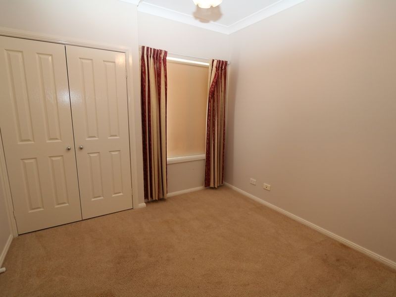 2 Shiralee Place, Estella NSW 2650