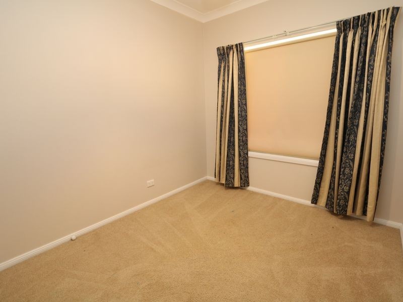 2 Shiralee Place, Estella NSW 2650
