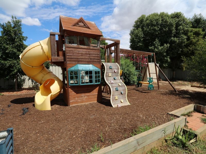 2 Shiralee Place, Estella NSW 2650