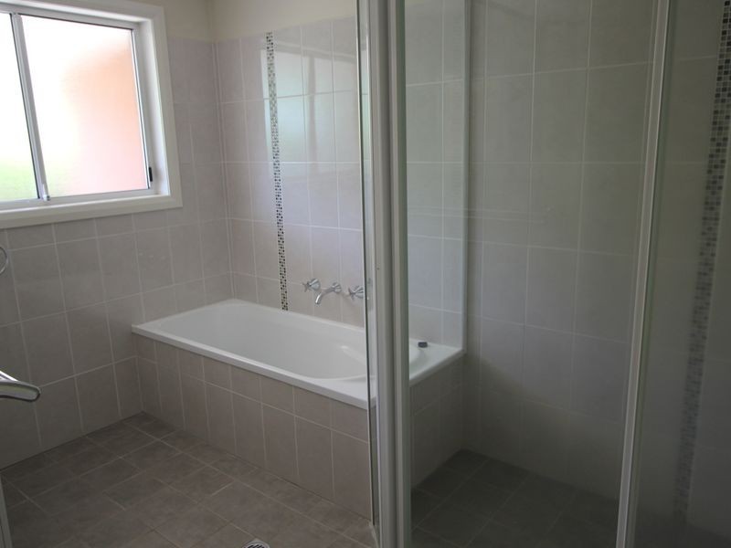 2/24 Dove Street, Mount Austin NSW 2650