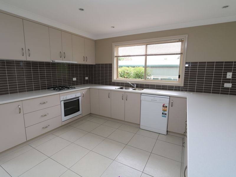 2/23 Horsley Street, Kooringal NSW 2650