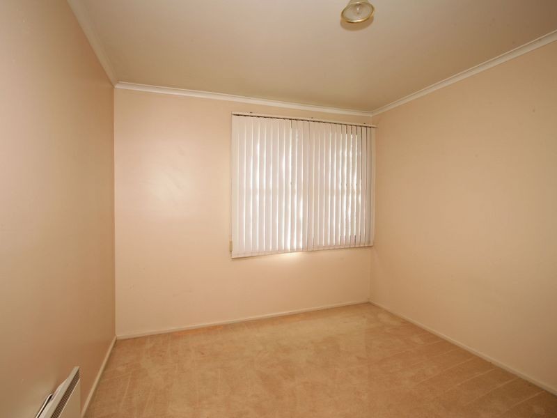 8 Phillip Avenue, Mount Austin NSW 2650