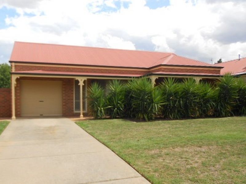 2 Nardoo Street, Glenfield Park NSW 2650