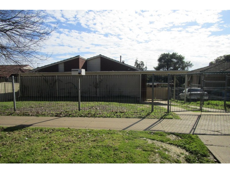 13 Poulton Street, Ashmont NSW 2650