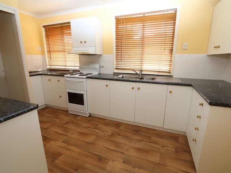 13 Poulton Street, Ashmont NSW 2650