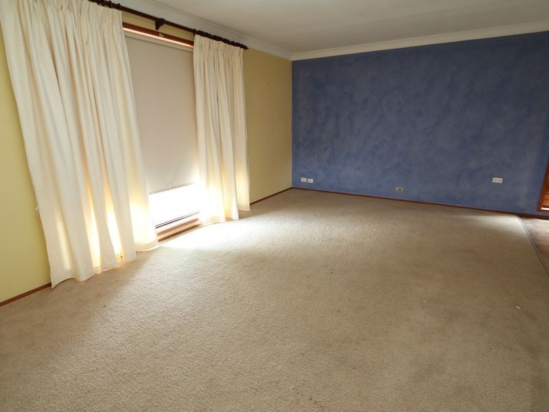 29 Huron Crescent, Lake Albert NSW 2650