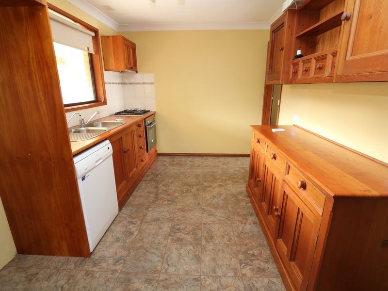 29 Huron Crescent, Lake Albert NSW 2650