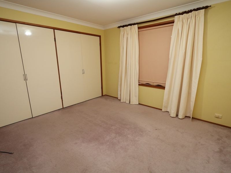 29 Huron Crescent, Lake Albert NSW 2650