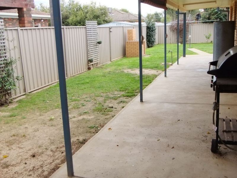 29 Huron Crescent, Lake Albert NSW 2650