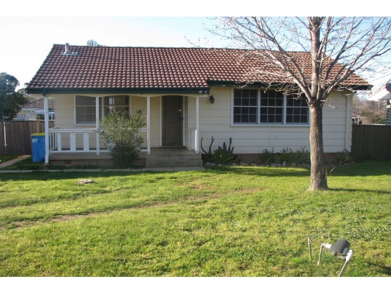 3 Baird Avenue, Kooringal NSW 2650