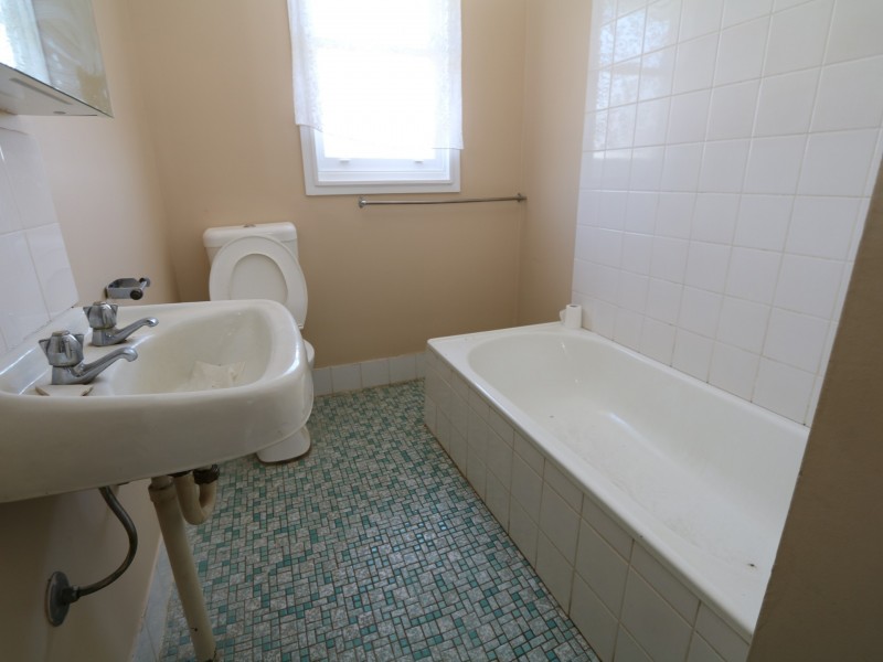 3 Baird Avenue, Kooringal NSW 2650