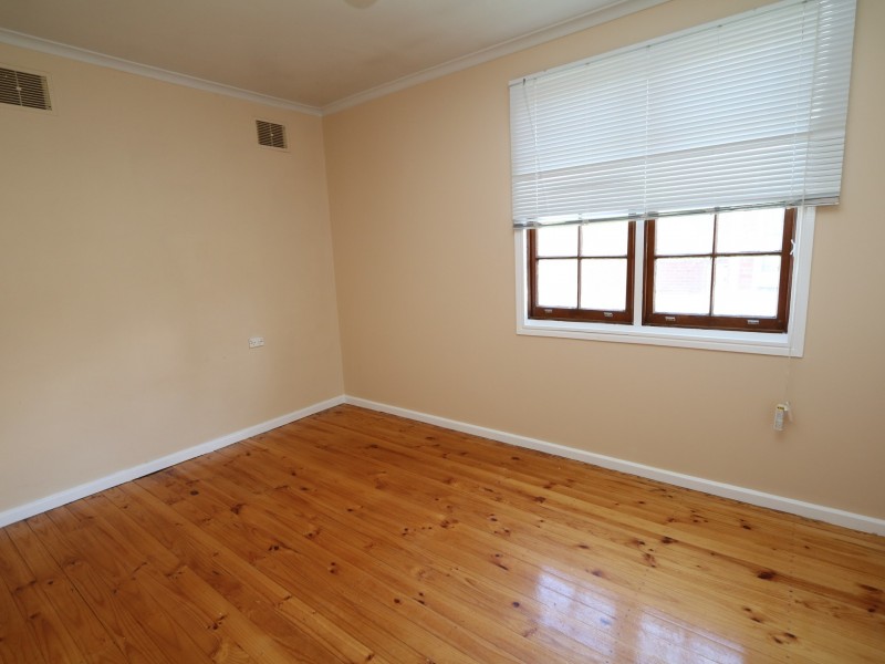 3 Baird Avenue, Kooringal NSW 2650