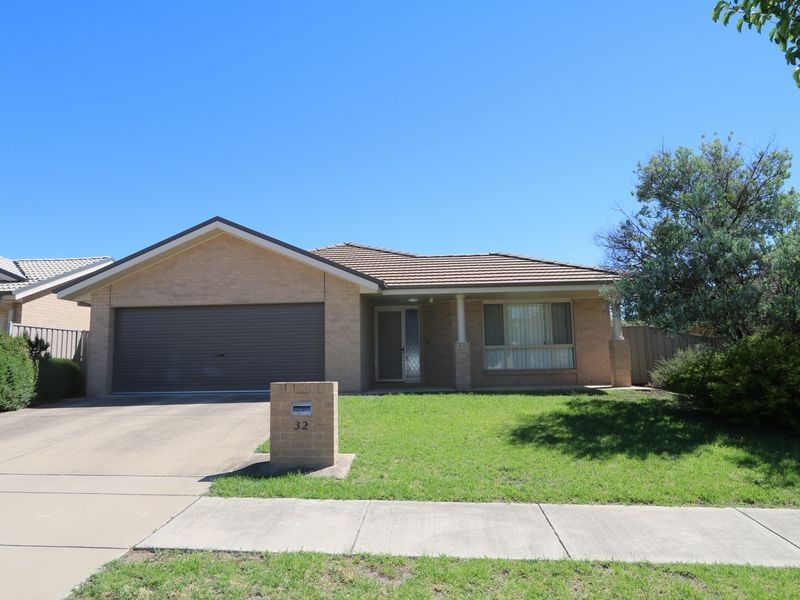 32 Barrima Drive, Glenfield Park NSW 2650