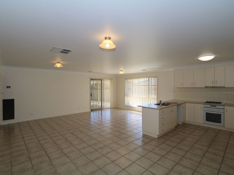 32 Barrima Drive, Glenfield Park NSW 2650