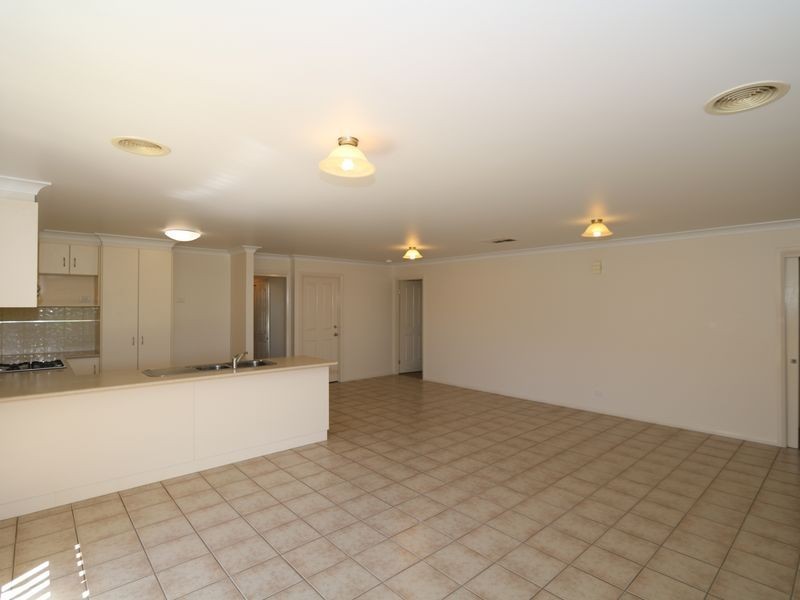 32 Barrima Drive, Glenfield Park NSW 2650