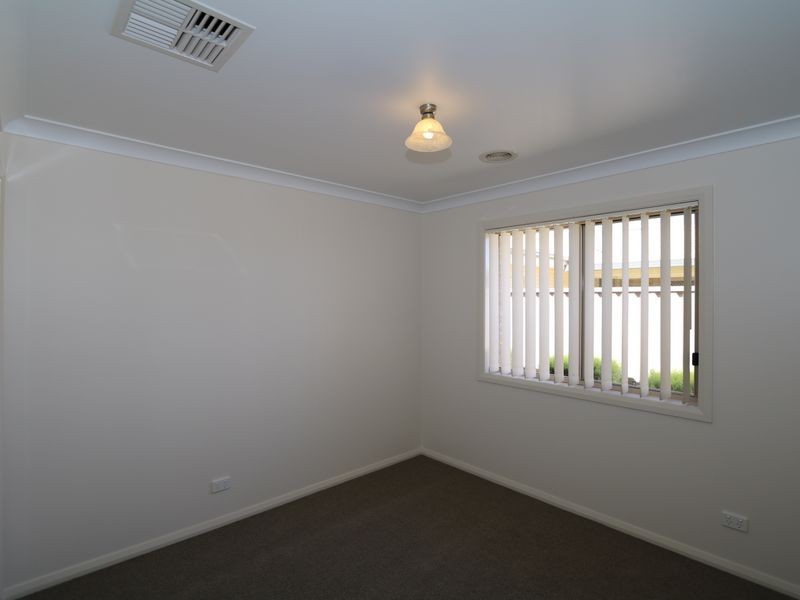 32 Barrima Drive, Glenfield Park NSW 2650