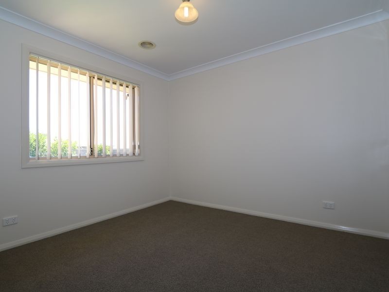 32 Barrima Drive, Glenfield Park NSW 2650