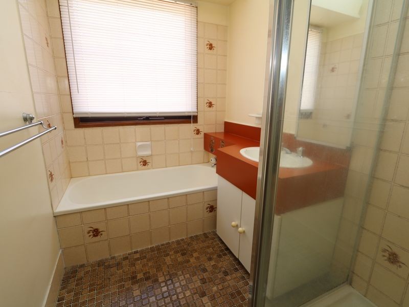 27 Adjin Street, Mount Austin NSW 2650