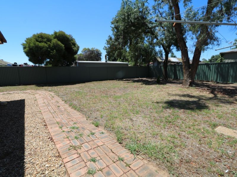 27 Adjin Street, Mount Austin NSW 2650