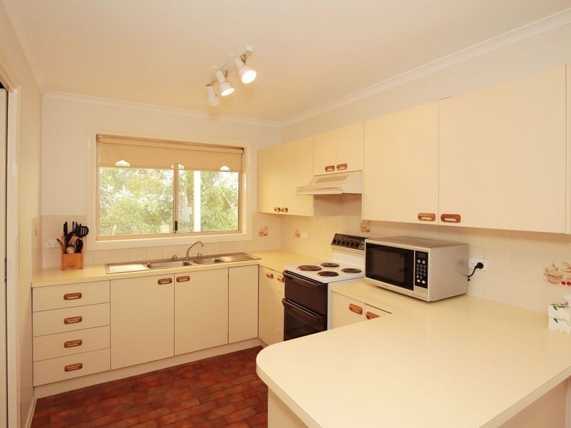 2/29 Brooklyn Drive, Bourkelands NSW 2650