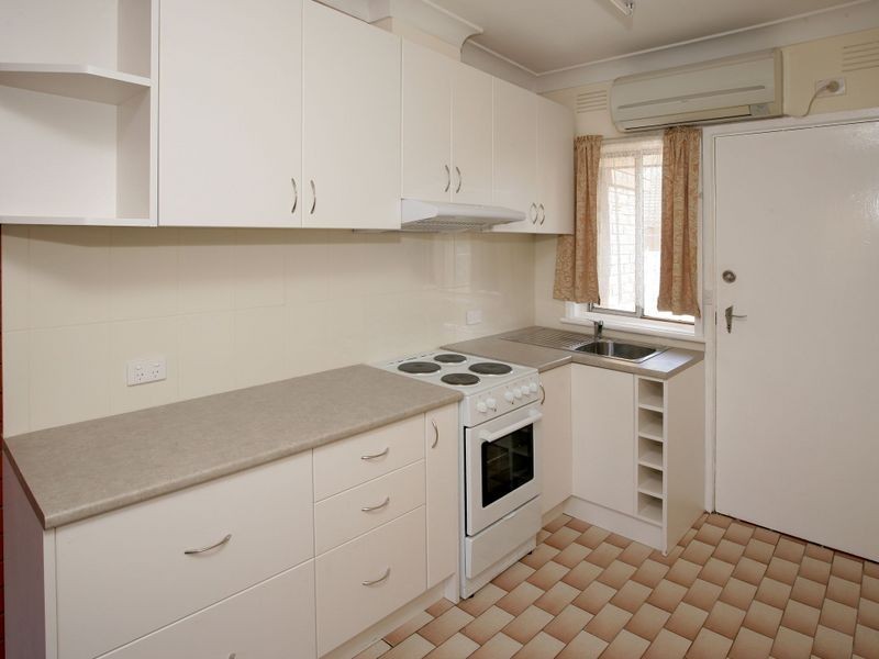 Unit 4/6 Joyes Place, Tolland NSW 2650