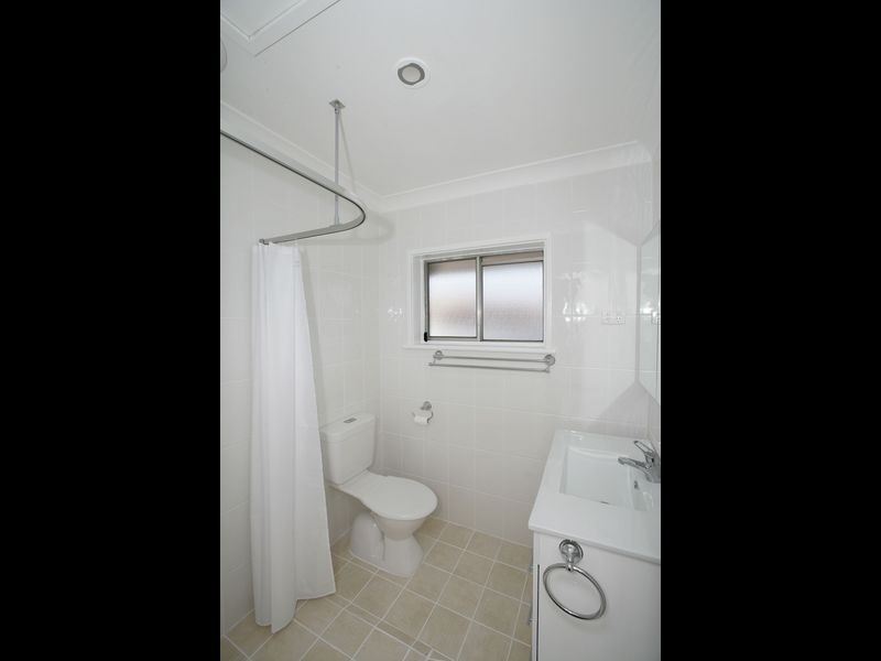 Unit 4/6 Joyes Place, Tolland NSW 2650