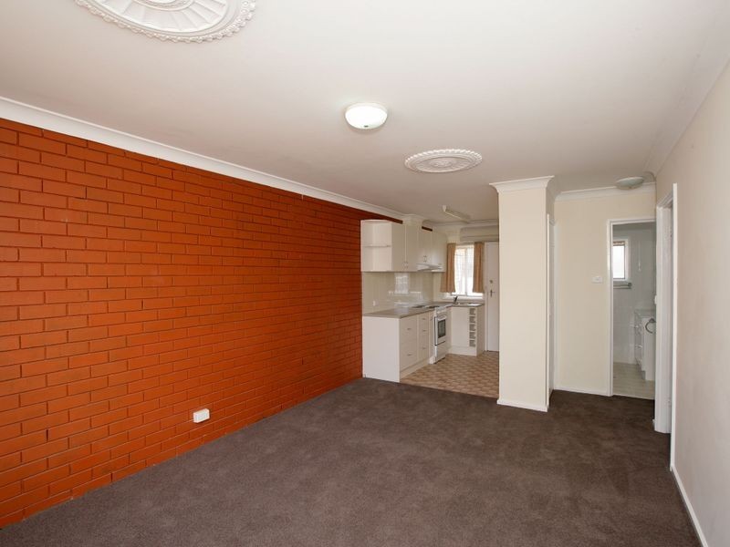 Unit 4/6 Joyes Place, Tolland NSW 2650