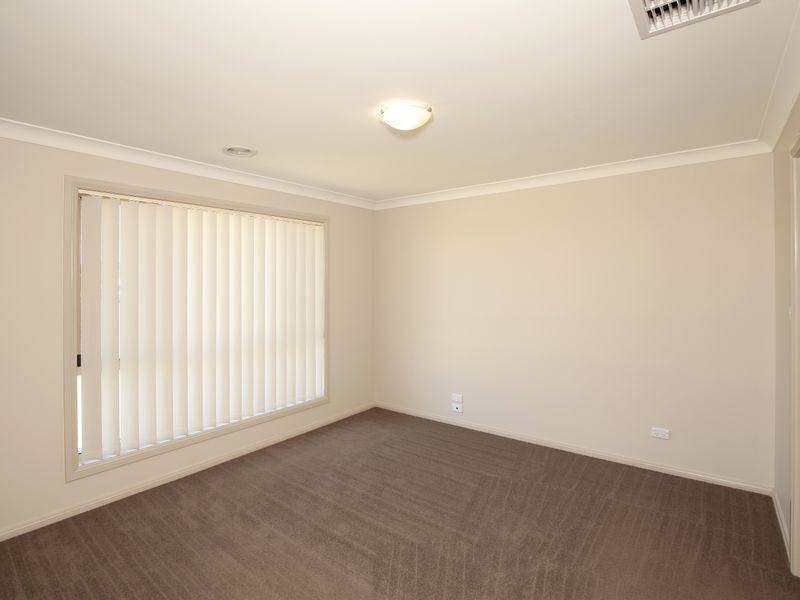 21 Womboin Crescent, Glenfield Park NSW 2650