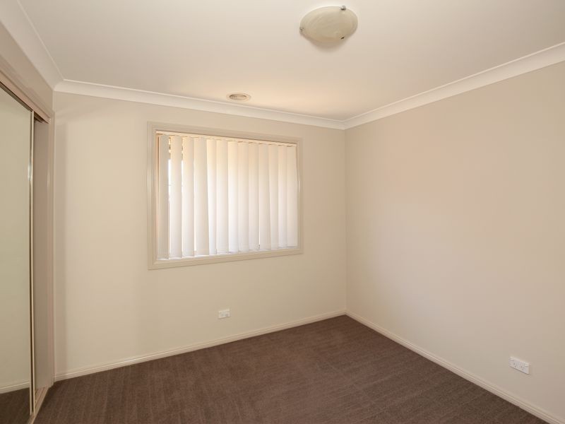21 Womboin Crescent, Glenfield Park NSW 2650