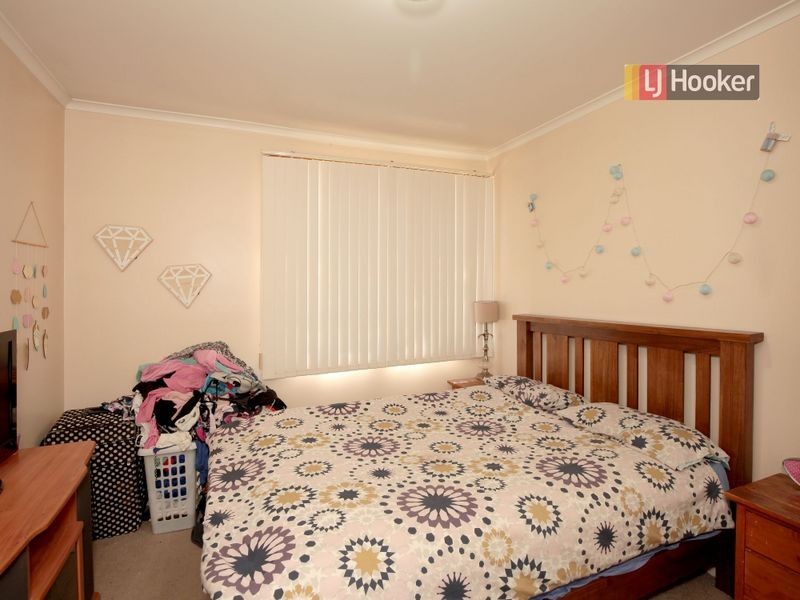8 Phillip Avenue, Mount Austin NSW 2650