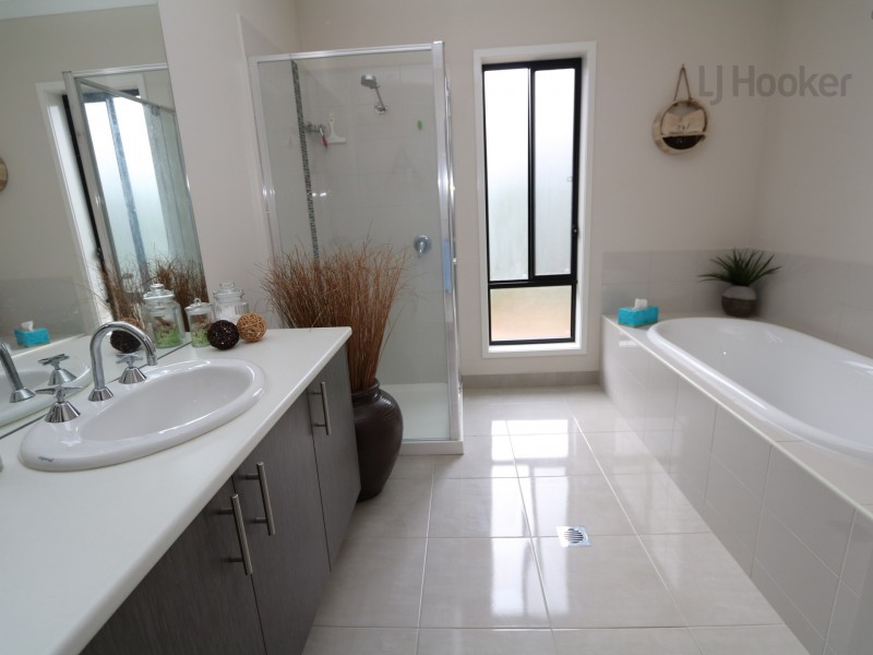 39 Melaleuca Drive, Forest Hill NSW 2651