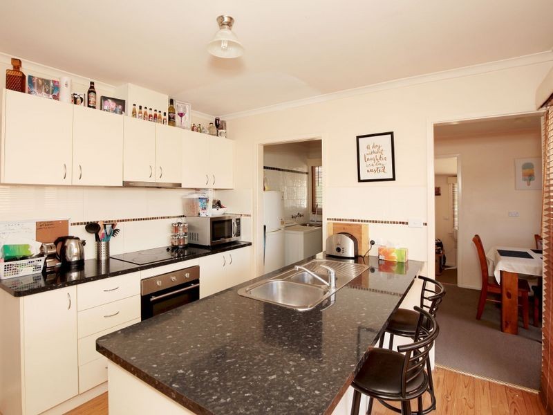 52 Ziegler Avenue, Kooringal NSW 2650