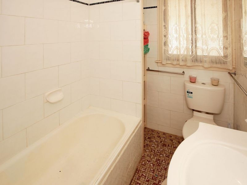 52 Ziegler Avenue, Kooringal NSW 2650