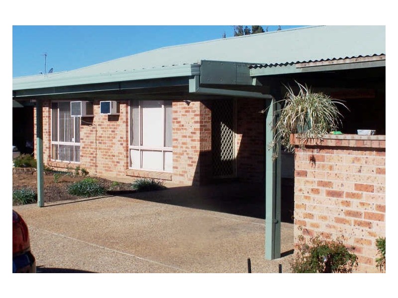 2/10 Bulolo Street, Ashmont NSW 2650