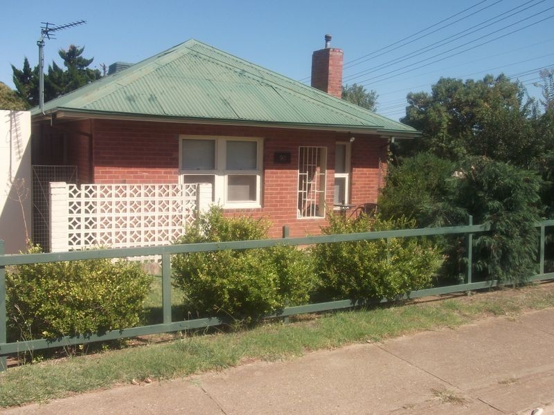 90 Mitchelmore Street, Mount Austin NSW 2650