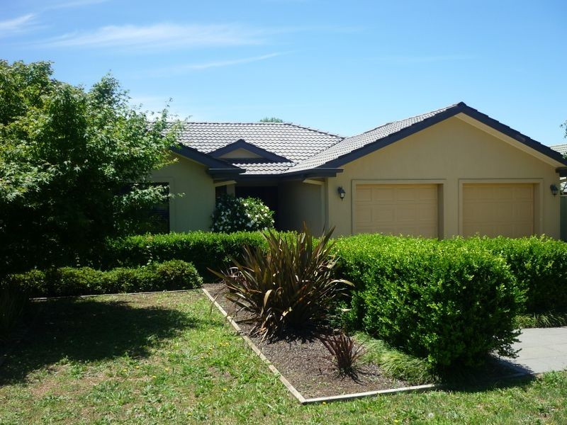 4 Yeomans Place, Kooringal NSW 2650
