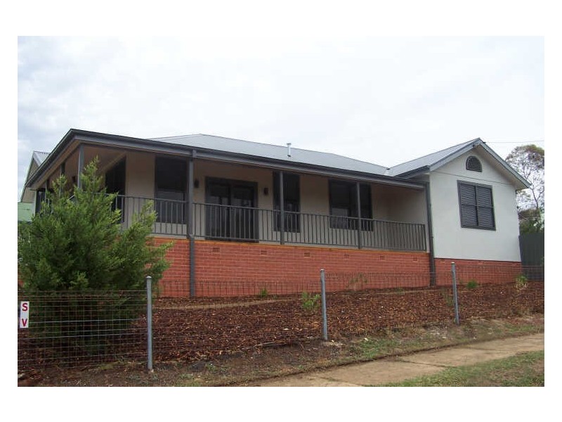 132 Macleay Street, Mount Austin NSW 2650