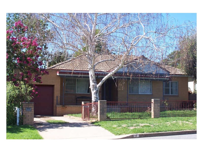 9 Mathoura Avenue, Mount Austin NSW 2650