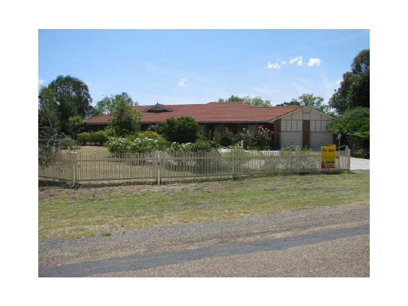 1 Angela Road, Lake Albert NSW 2650