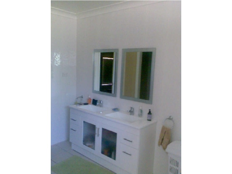 1 Angela Road, Lake Albert NSW 2650