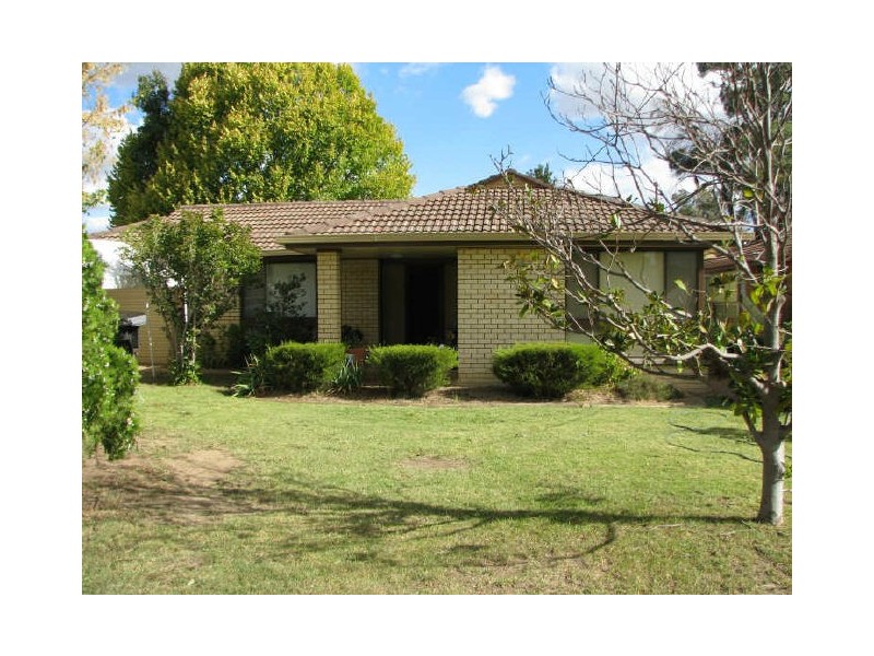 448 Lake Albert Road, Lake Albert NSW 2650