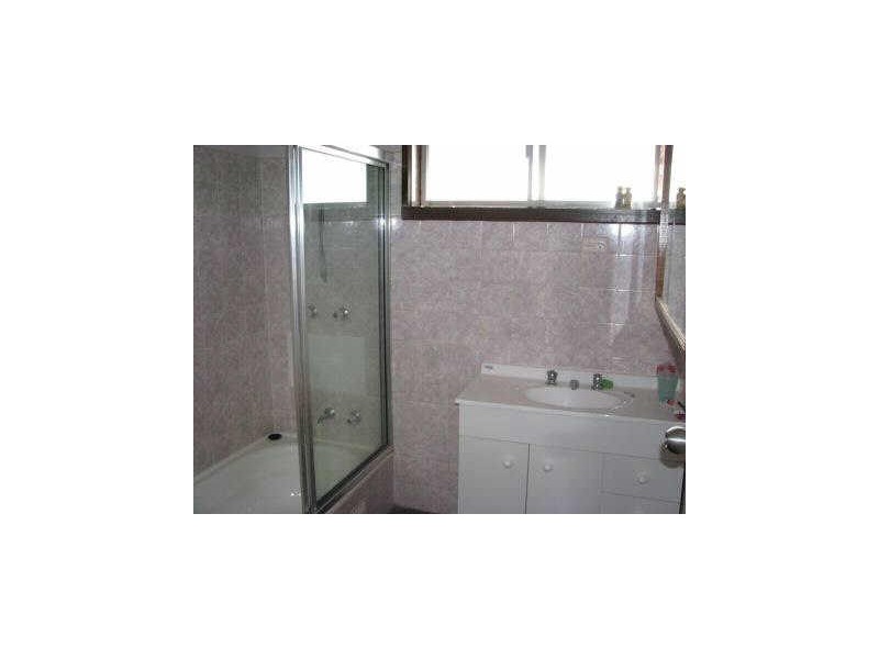 448 Lake Albert Road, Lake Albert NSW 2650