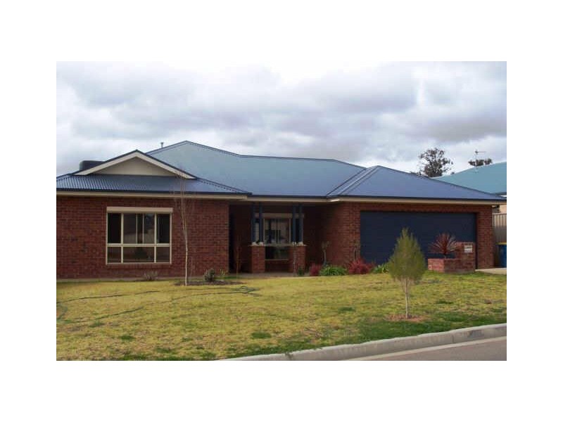 51 Jack Avenue, Wagga Wagga NSW 2650