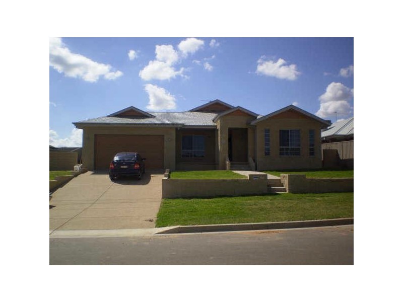 64 Yarrawah Street, Wagga Wagga NSW 2650