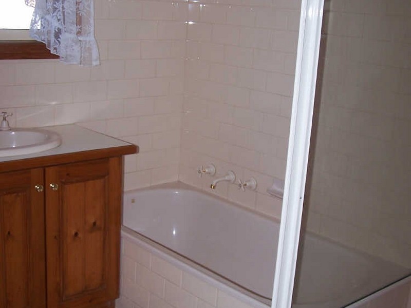 25 Lamilla Street, Glenfield Park NSW 2650