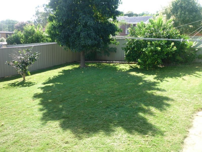 29 Waranga Avenue, Mount Austin NSW 2650